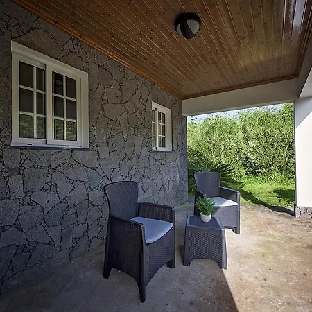 Garden Oasis Capelo